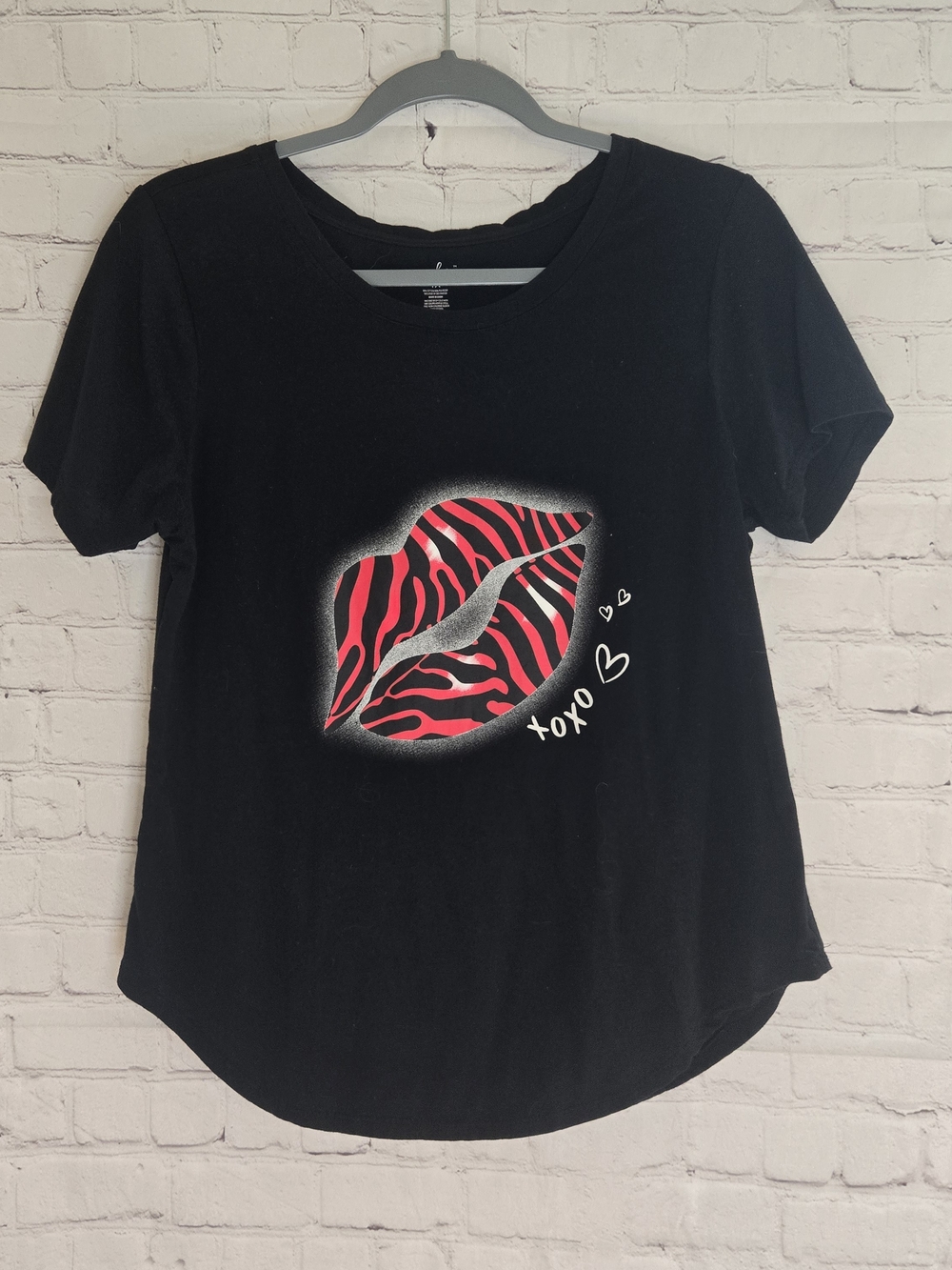 Just Be Y2k McBling Zebre Kissy Lips Grapic Tee 1X Scene Emo